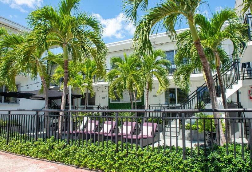 Отель Beachside All Suites