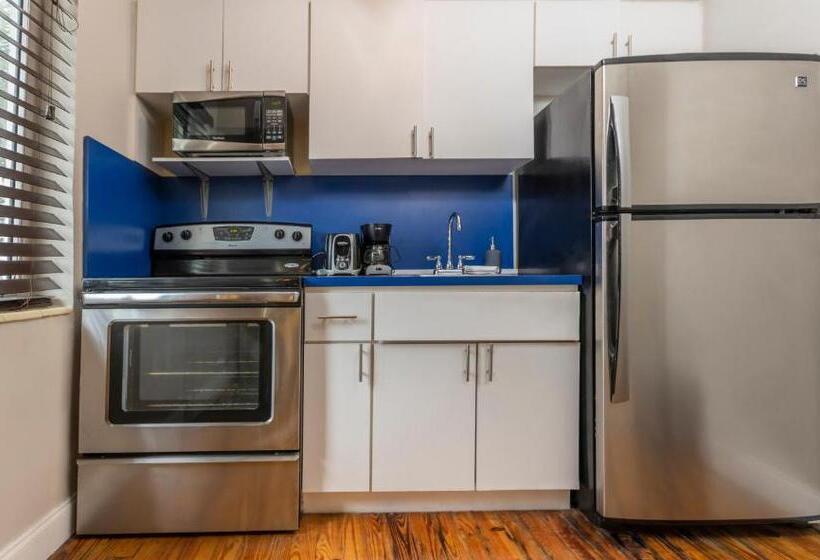 Отель Beachside All Suites