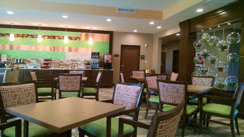 Отель Best Western Plus Flatonia Inn