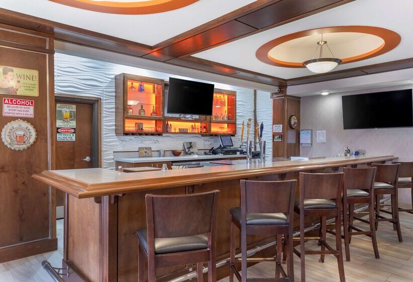 בית מלון כפרי Best Western Plus Fort Stockton