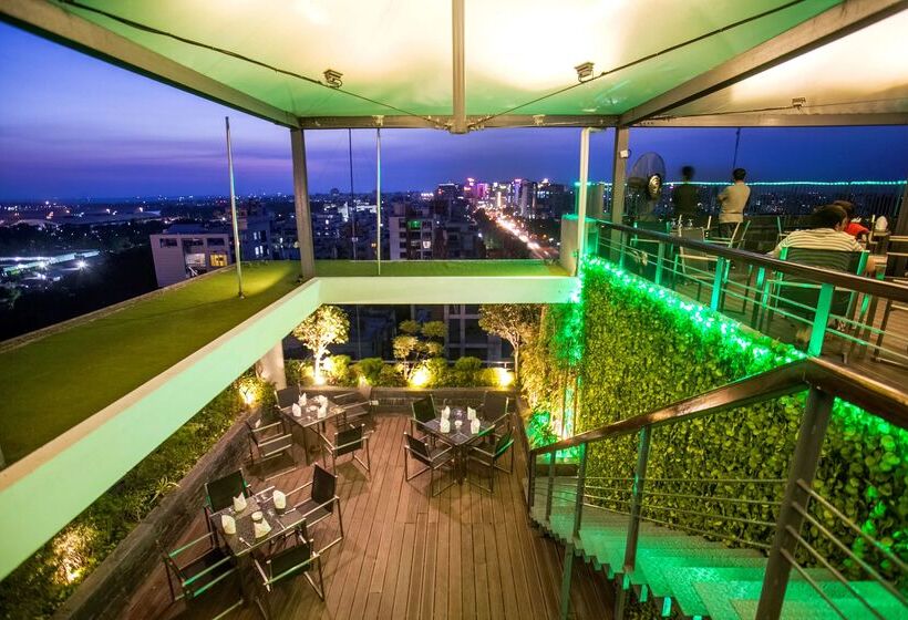 هتل Best Western Plus Maple Leaf