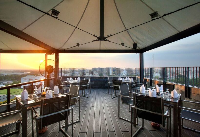 هتل Best Western Plus Maple Leaf