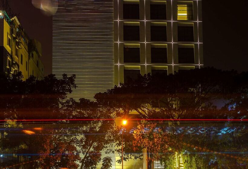 هتل Best Western Plus Maple Leaf