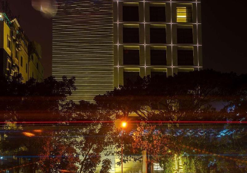 هتل Best Western Plus Maple Leaf