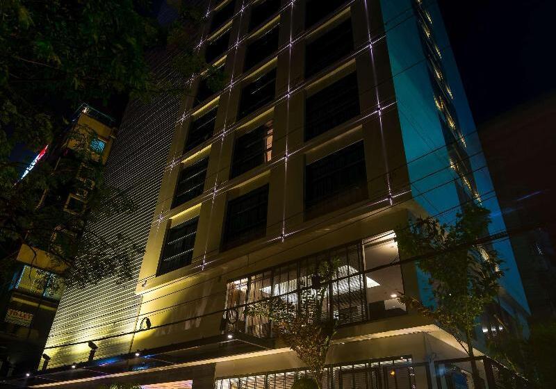 هتل Best Western Plus Maple Leaf