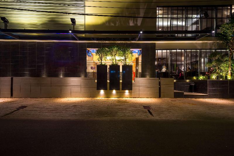 هتل Best Western Plus Maple Leaf