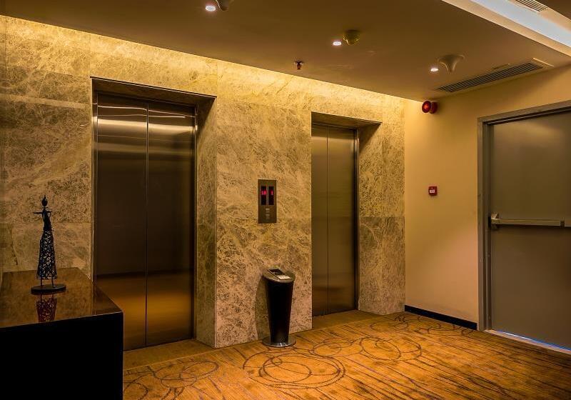 هتل Best Western Plus Maple Leaf