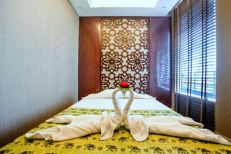 هتل Best Western Plus Maple Leaf