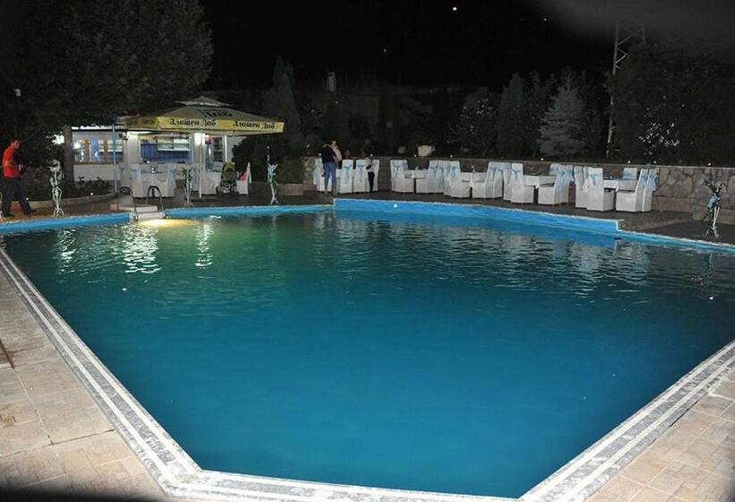 هتل Centro Biznis 92