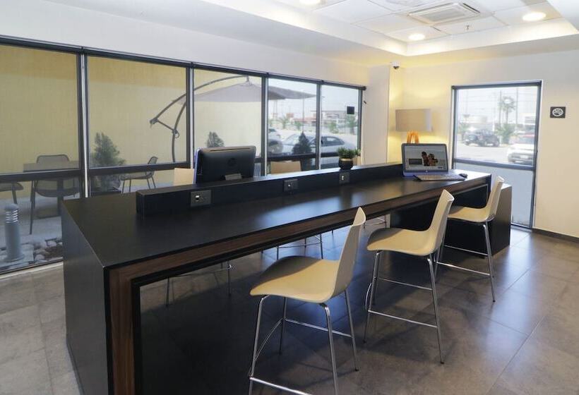 בית מלון כפרי City Express By Marriott Piedras Negras