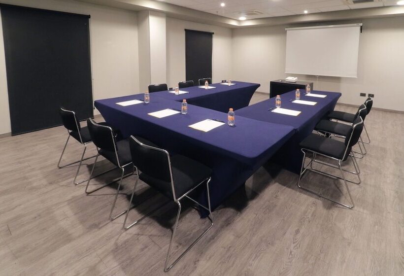 בית מלון כפרי City Express By Marriott Piedras Negras