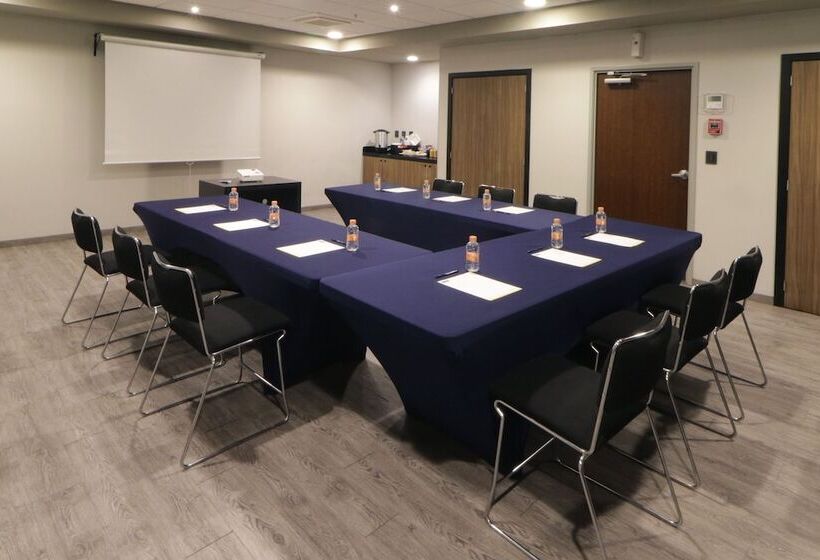 בית מלון כפרי City Express By Marriott Piedras Negras