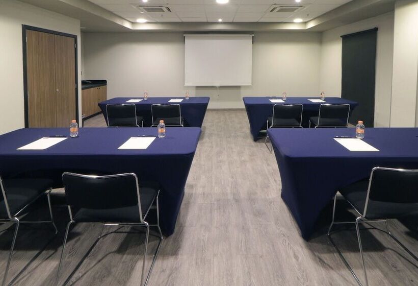 בית מלון כפרי City Express By Marriott Piedras Negras