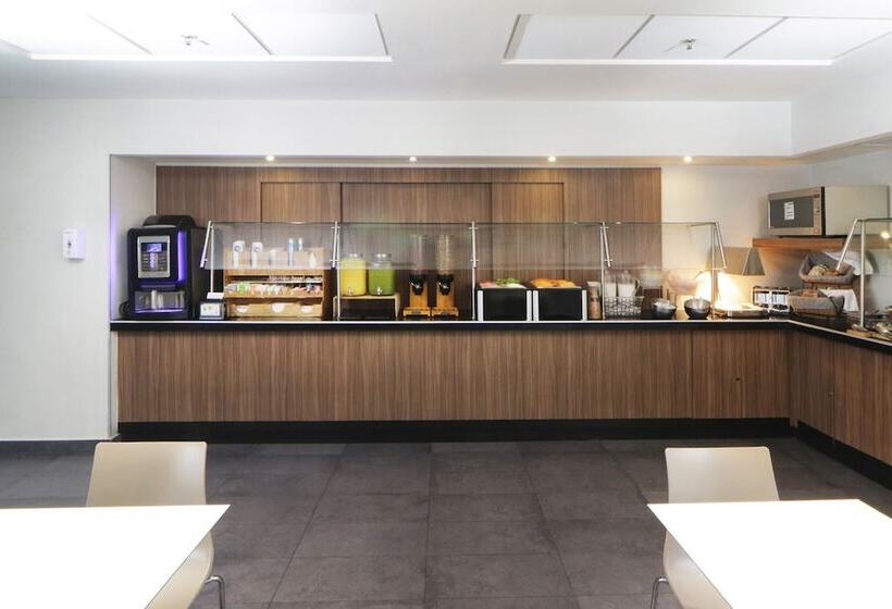 בית מלון כפרי City Express By Marriott Piedras Negras