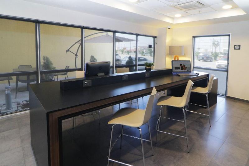 בית מלון כפרי City Express By Marriott Piedras Negras