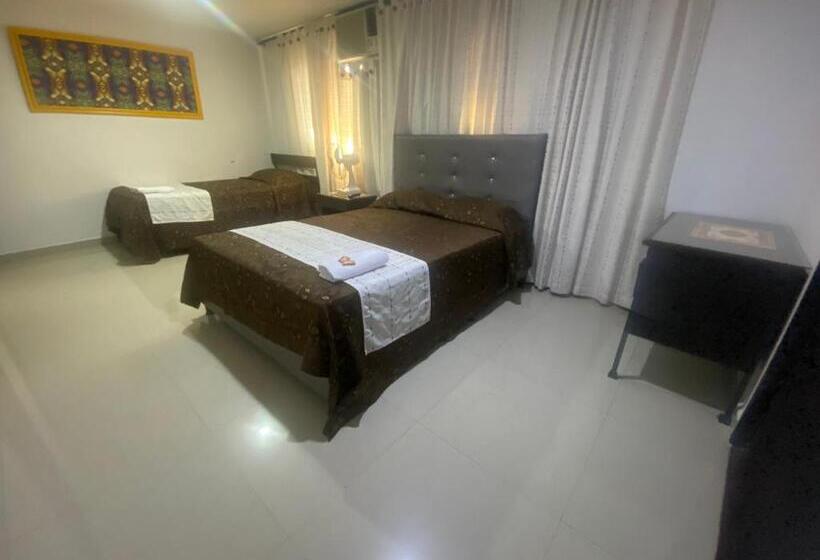 בית מלון כפרי Colonial Plaza