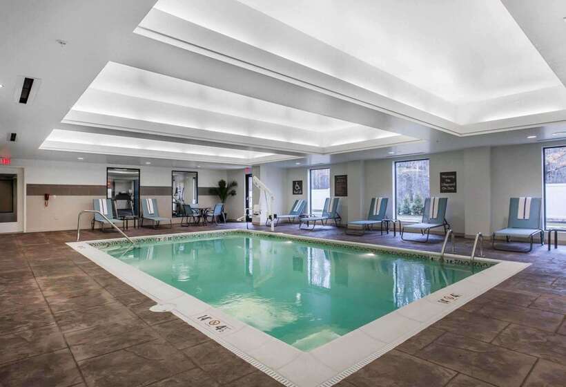 בית מלון כפרי Comfort Suites Youngstown North