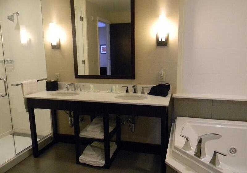 בית מלון כפרי Comfort Suites Youngstown North