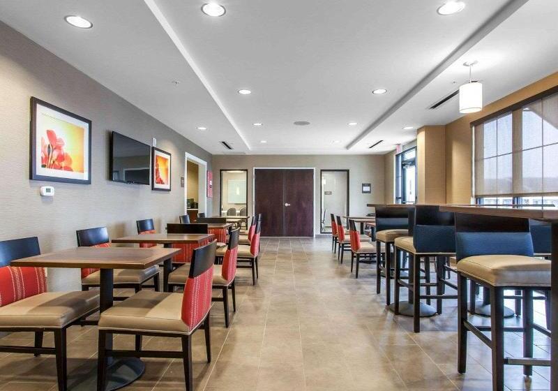 בית מלון כפרי Comfort Suites Youngstown North