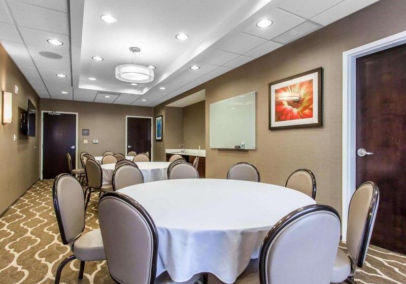 فندق Comfort Suites Youngstown North