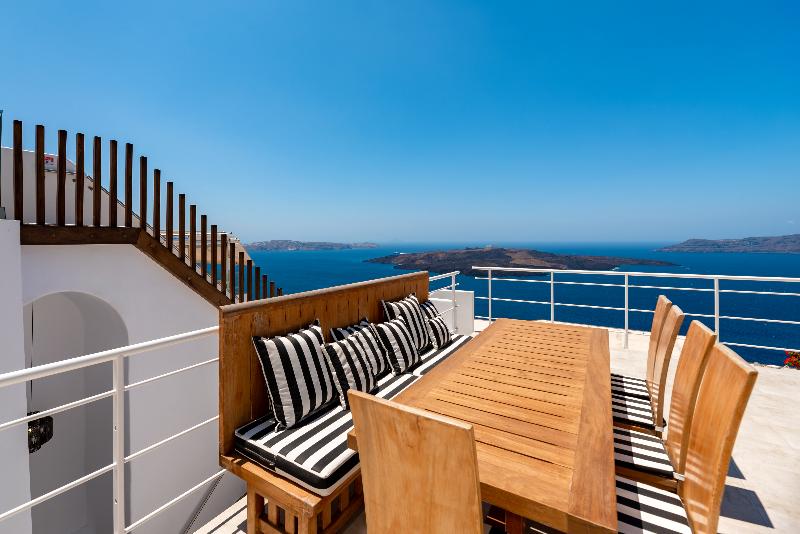 Отель Day Dream Luxury Suites