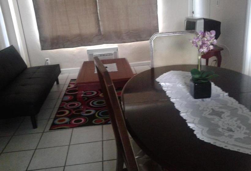 فندق Dolphin Harbor Inn