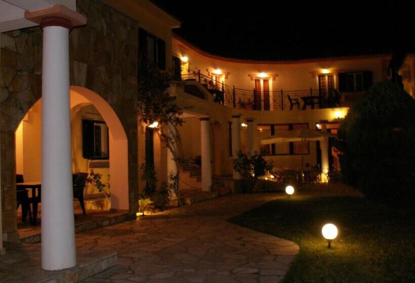 هتل Elanthi Village Apartments