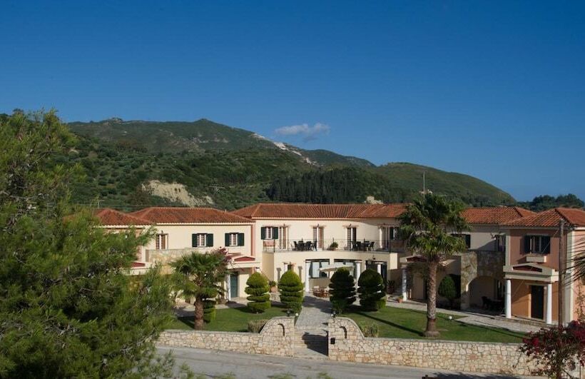 هتل Elanthi Village Apartments