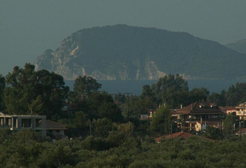 هتل Elanthi Village Apartments