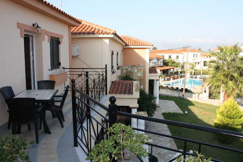 هتل Elanthi Village Apartments