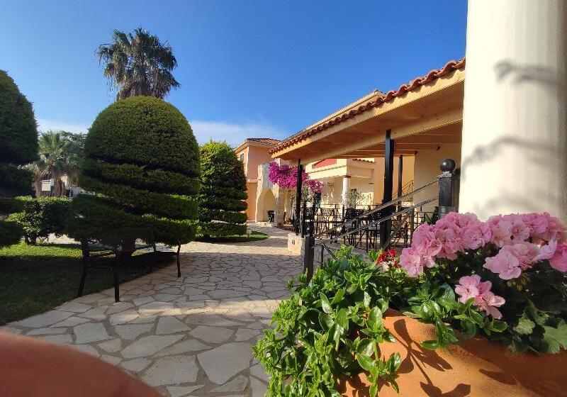 هتل Elanthi Village Apartments