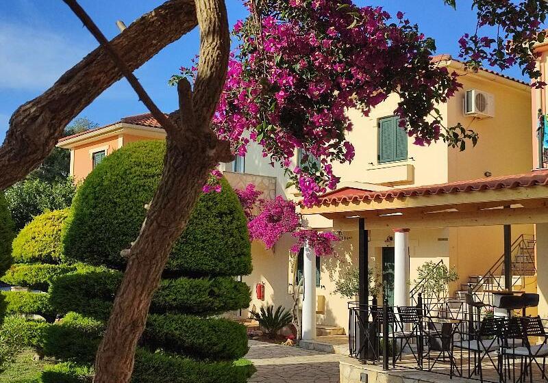 هتل Elanthi Village Apartments