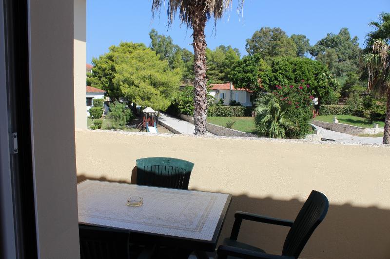 هتل Elanthi Village Apartments