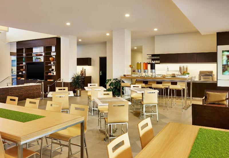 Отель Element Fargo