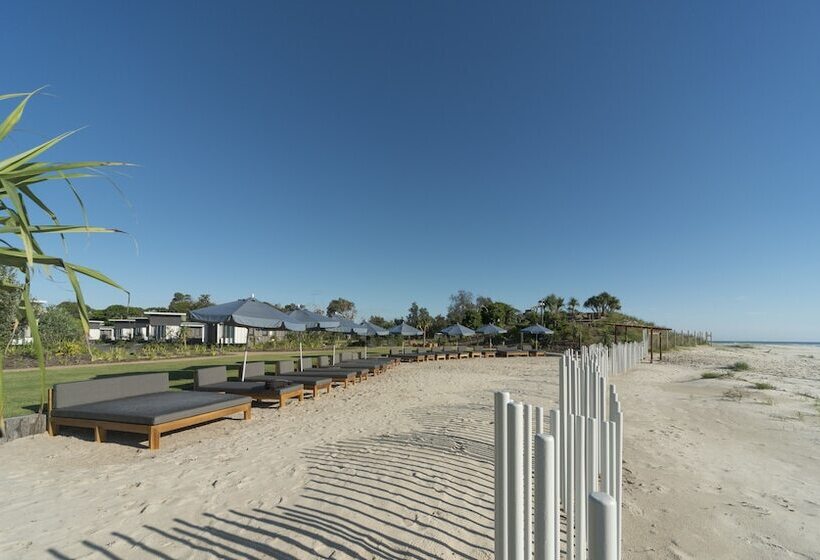 هتل Elements Of Byron