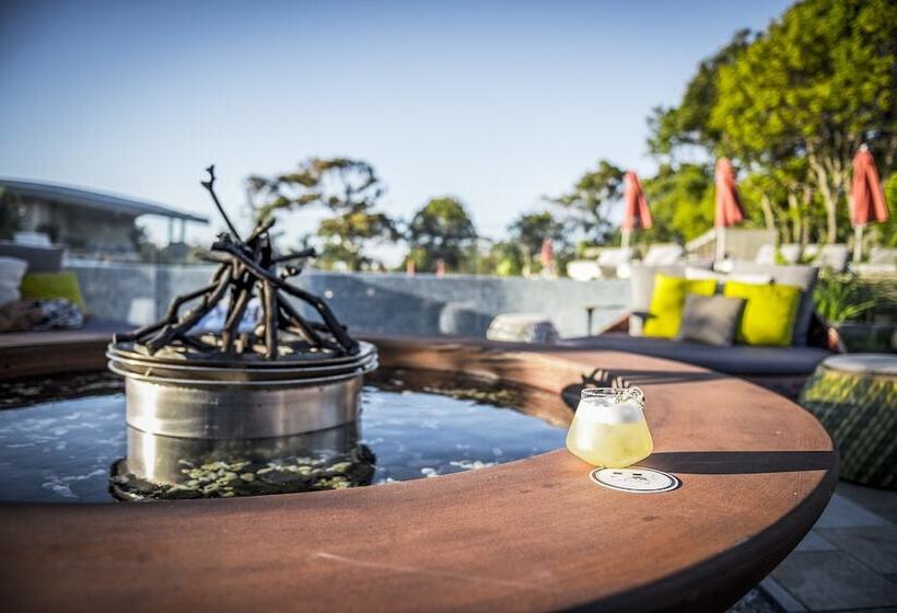 هتل Elements Of Byron