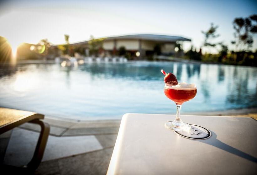 هتل Elements Of Byron