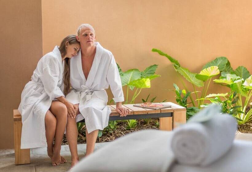 هتل Elements Of Byron