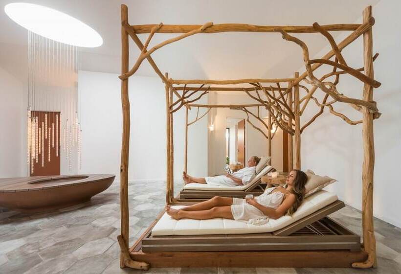 هتل Elements Of Byron