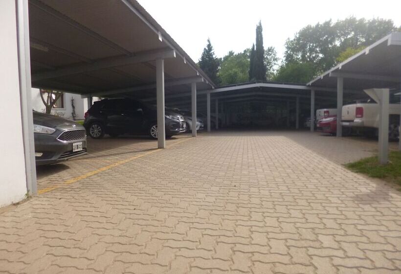 فندق Garden House