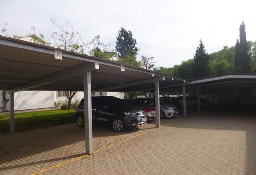 فندق Garden House