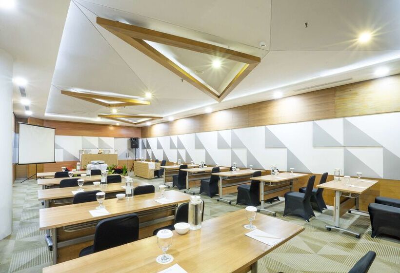 ホテル Golden Tulip Pontianak