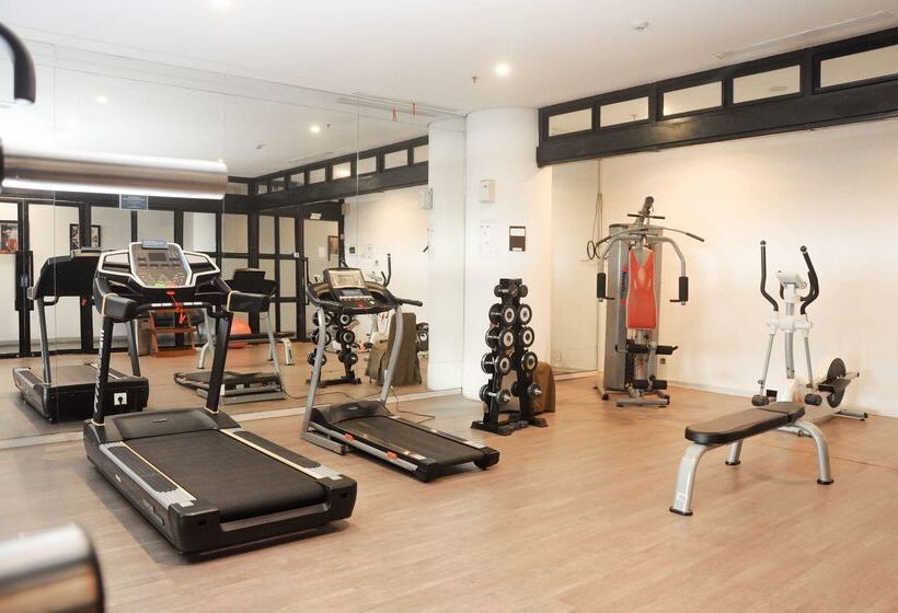 ホテル Golden Tulip Pontianak