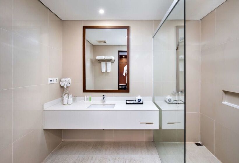 ホテル Golden Tulip Pontianak