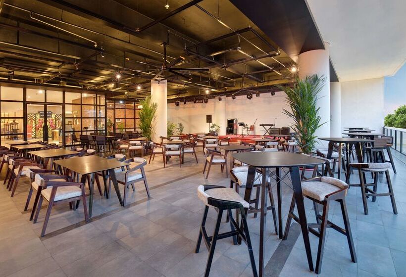 ホテル Golden Tulip Pontianak