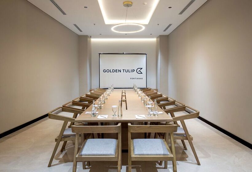 ホテル Golden Tulip Pontianak