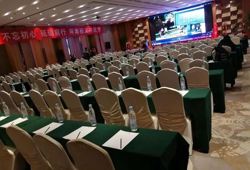 בית מלון כפרי Ramada By Wyndham Zhengzhou East