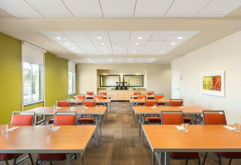 فندق Home2 Suites By Hilton Farmington/ Bloomfield