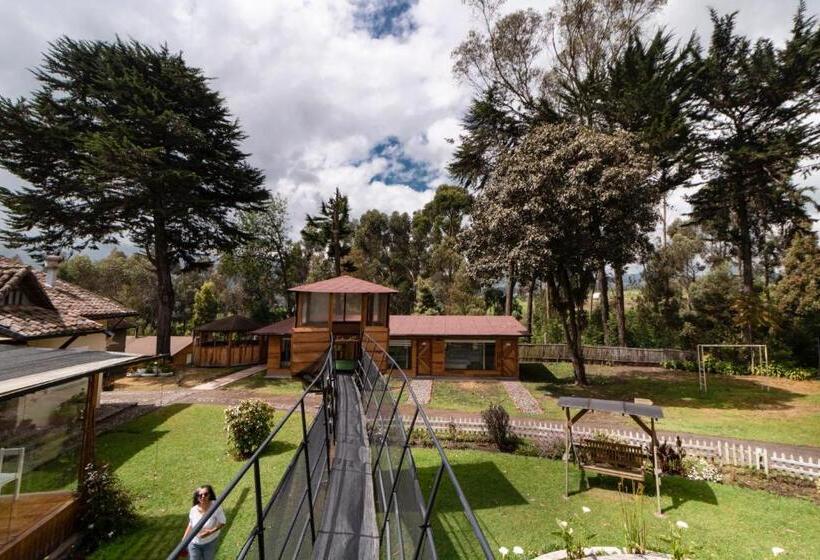 هتل Hosteria Papagayo Cotopaxi