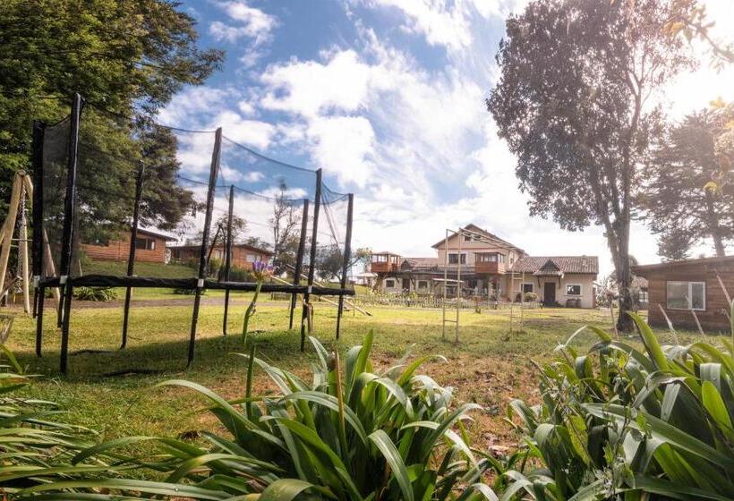 هتل Hosteria Papagayo Cotopaxi